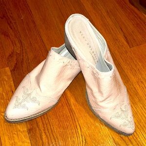 Very Volatile cream color leather mules with low heel size 8